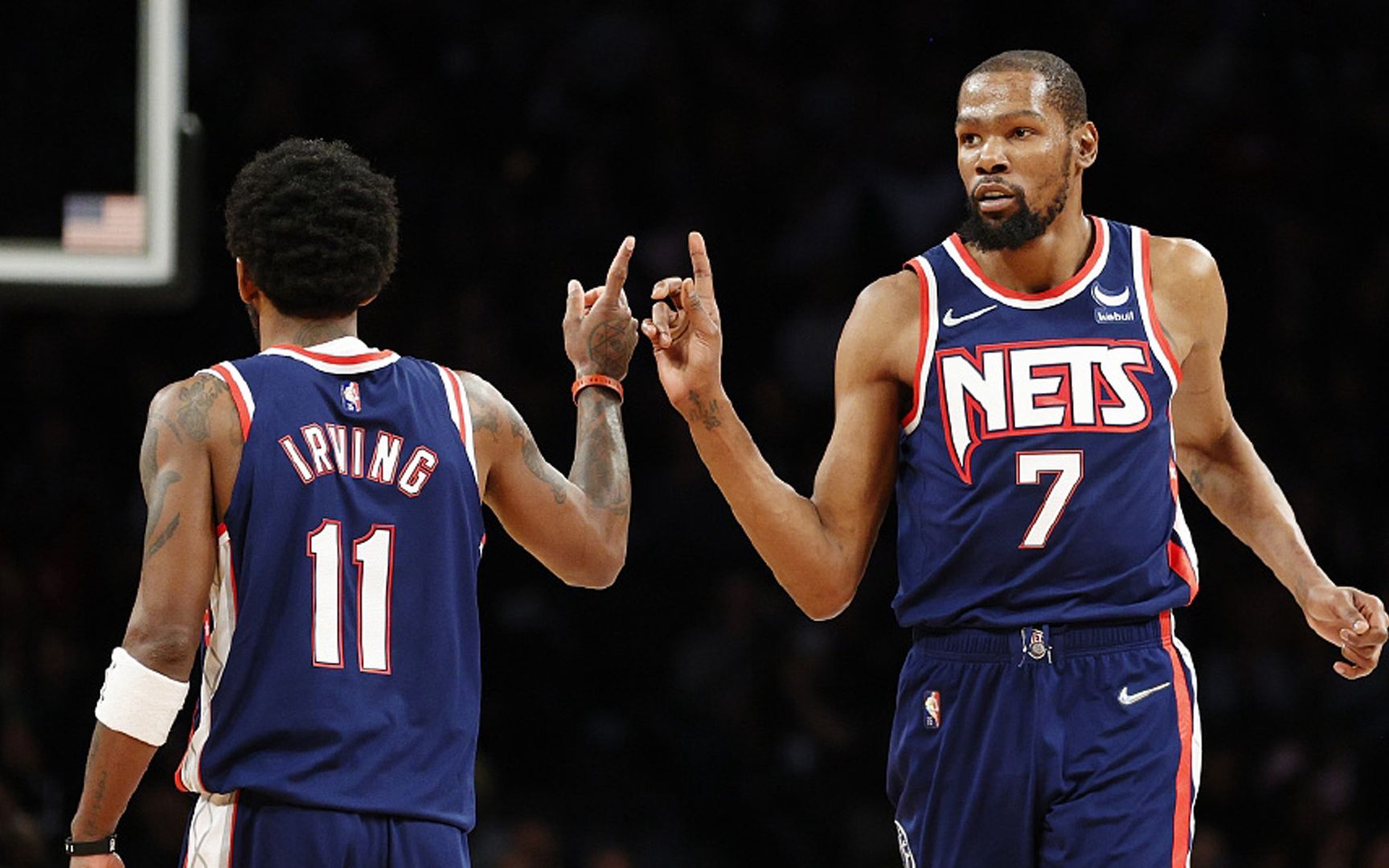 精英对决点燃激情,胜出一方赢得掌声 精英对决点燃激情,胜出一方赢得掌声