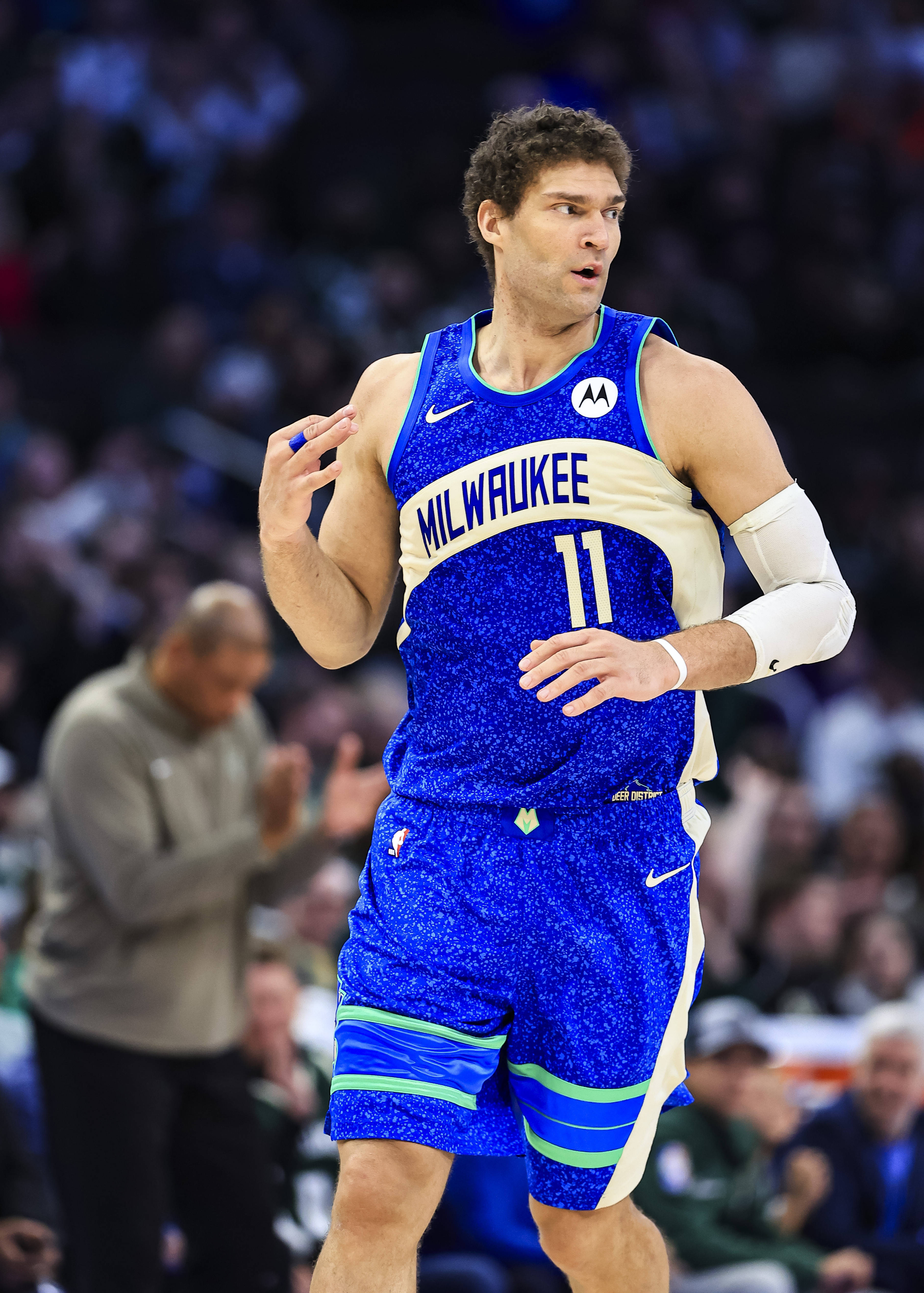 雄鹿队客场胜76人队 雄鹿队客场胜76人队