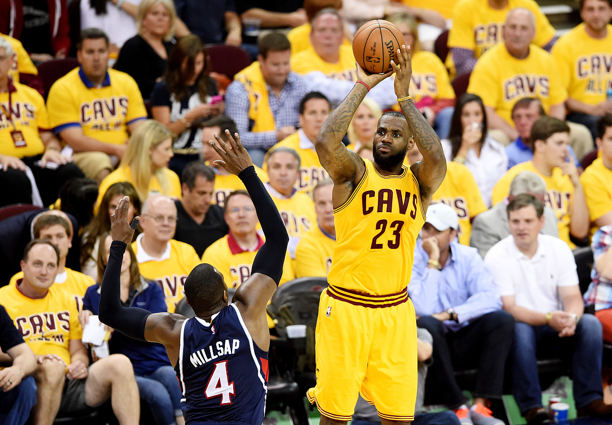 雄鹿再胜太阳,安东尼-戴维斯亮眼发挥 雄鹿再胜太阳,安东尼-戴维斯亮眼发挥