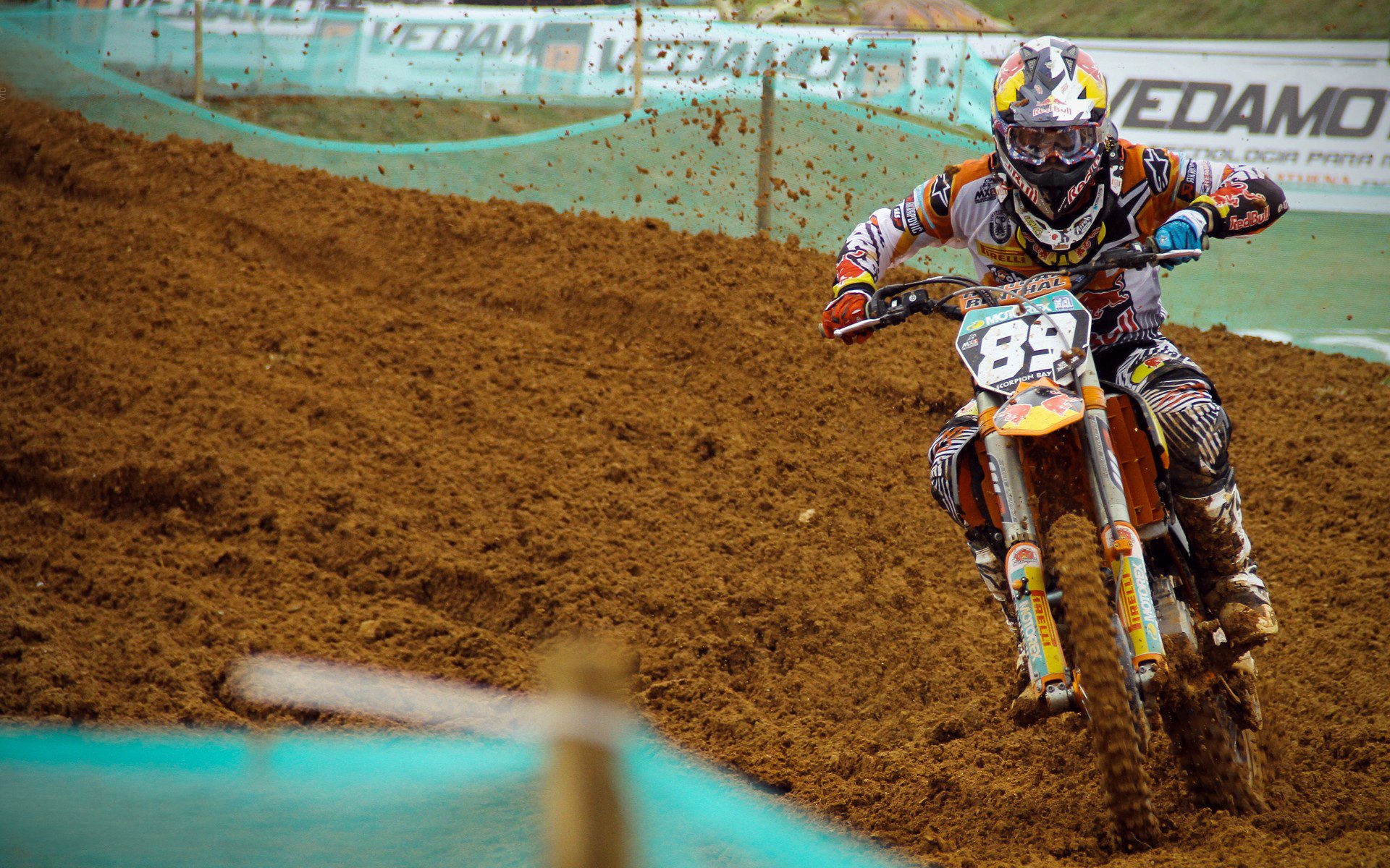 喧嚣赛场中，那唯一冷静的凯恩射门