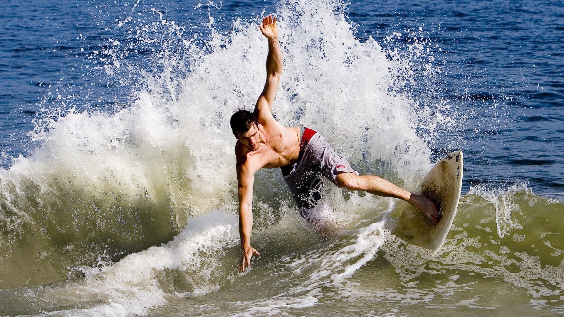 AG捕鱼放水时间和技巧-英超争冠之夜,拉梅洛的存在感,如何点燃全场?